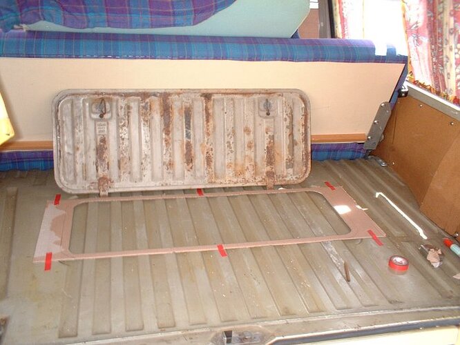 trappe moteur.jpg