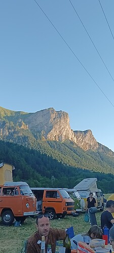 1751318777878