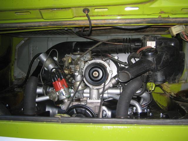 Caoutchouc passe tuyau essence dans tôle arrière moteur (cox, combi)